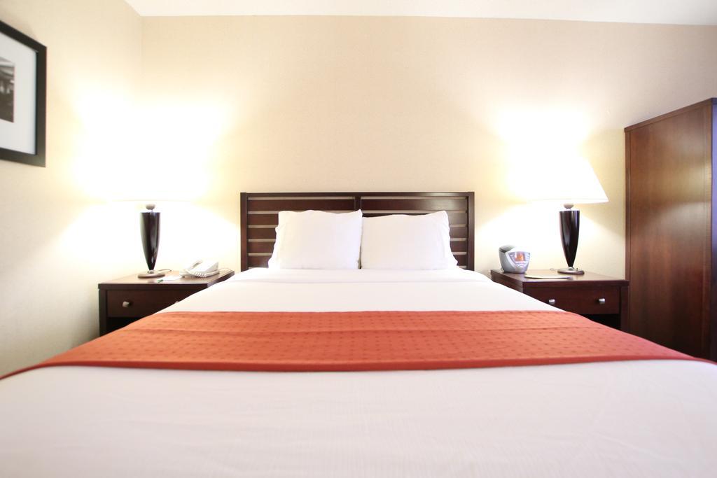 Hotel Ramada By Wyndham Minneapolis Airport - 3*
